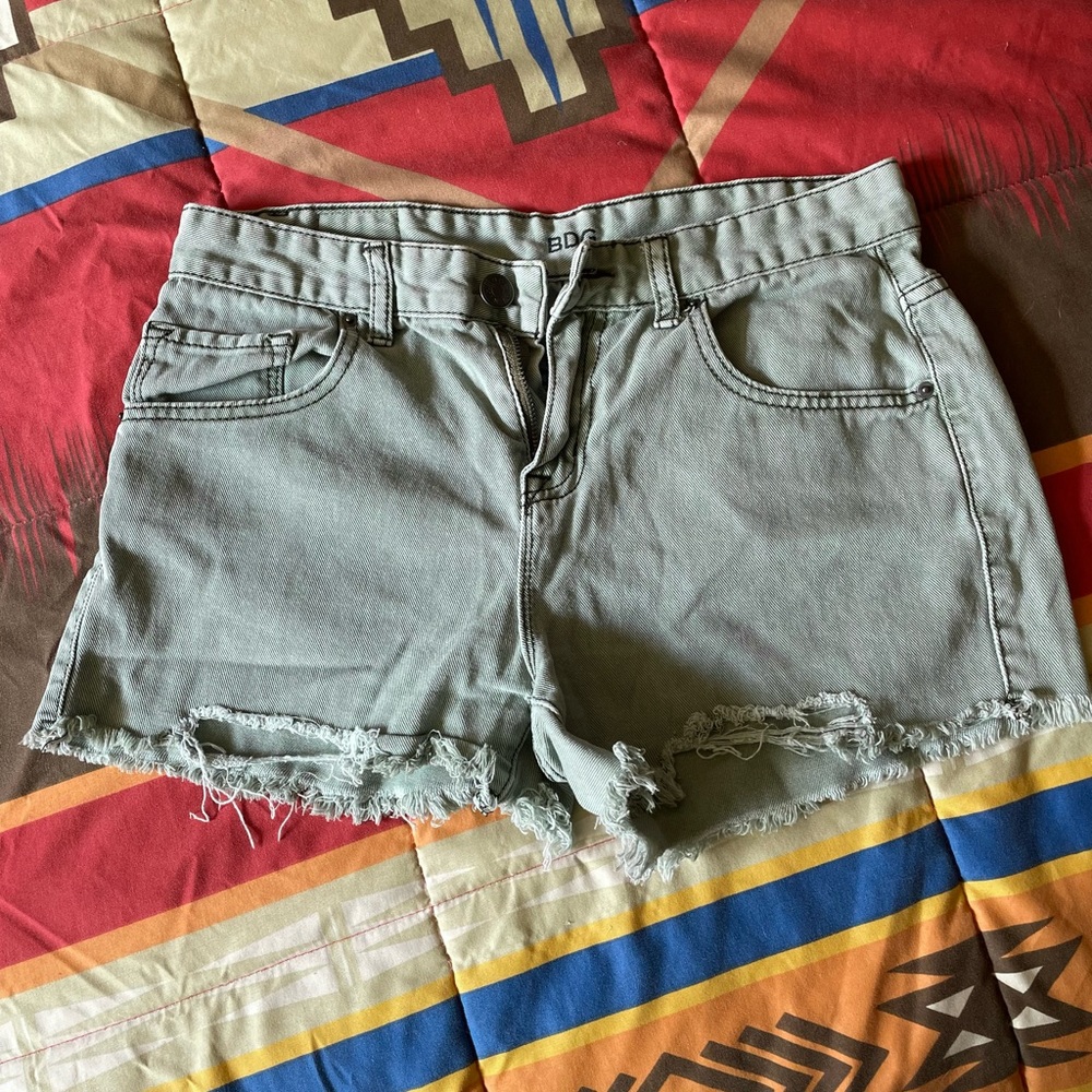 BDG Jean shorts faded pale green 27 mid rise, vintage fit 3” inseam 100% cotton.